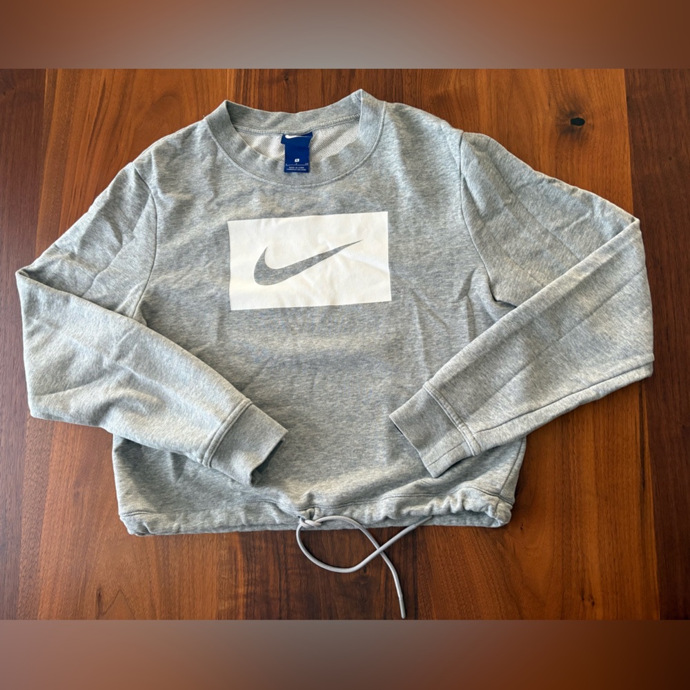 Cropped Nike Tie Top